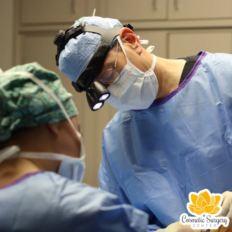 Little Rock cosmetic surgeon Dr. Rhys R. Branman performing a surgical procedure